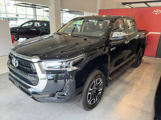 TOYOTA HILUX 2.8 D-4D TURBO DIESEL CD SRV 4X4 AUTOMÁTICO TOYOTA HILUX 2.8 D-4D TURBO DIESEL CD SRV 4X4 AUTOMÁTICO